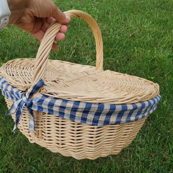 Accents Vintage Double Lided Picnic Basket Poshmark